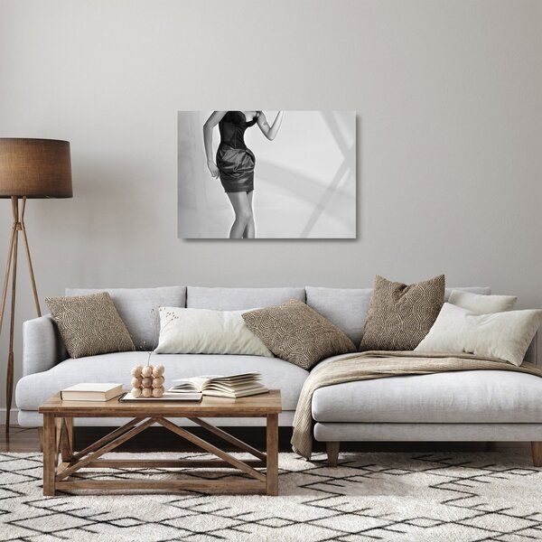 Tablou pe sticlă - Femeie într-o rochie scurtă (70x50 cm)