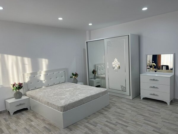Set Dormitor Amelia Alb complet cu Pat Matrimonial 160 cm x 200 cm, Dulap Usi Glisante , Noptiere si Comoda Tv