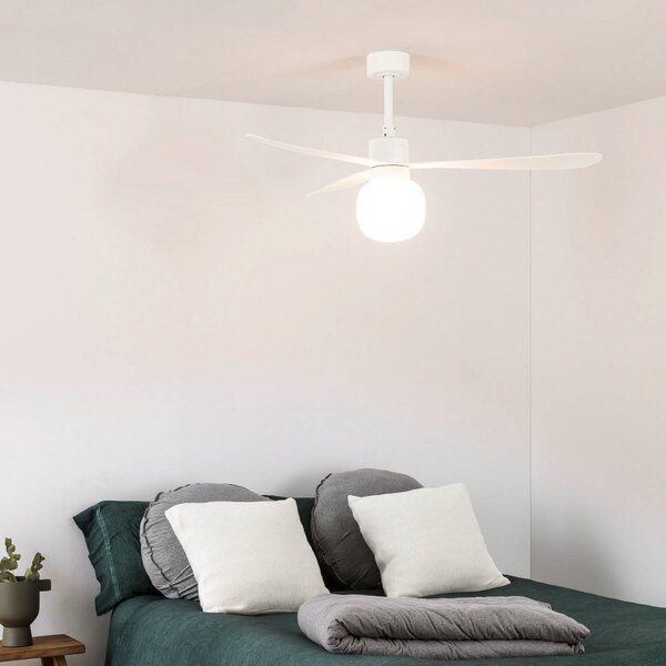 FARO BARCELONA Ventilator de tavan Amelia Ball, lumină LED, alb, reglabil, Alb, Camera de zi / sufragerie, Plastic, Modern