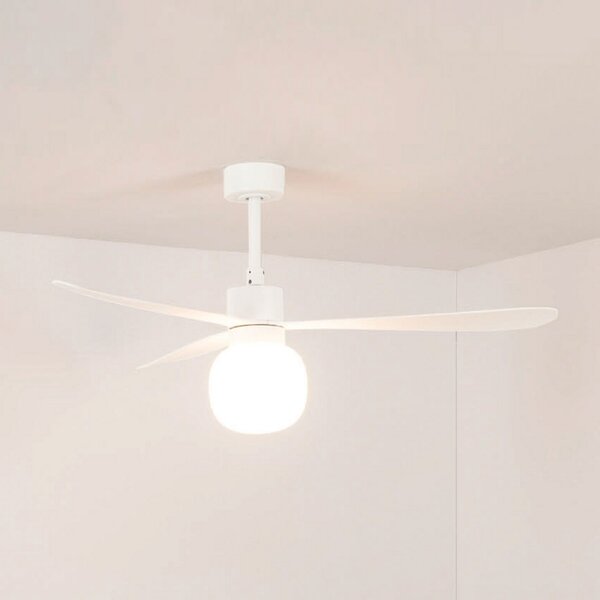 FARO BARCELONA Ventilator de tavan Amelia Ball, lumină LED, alb, reglabil, Alb, Camera de zi / sufragerie, Plastic, Modern