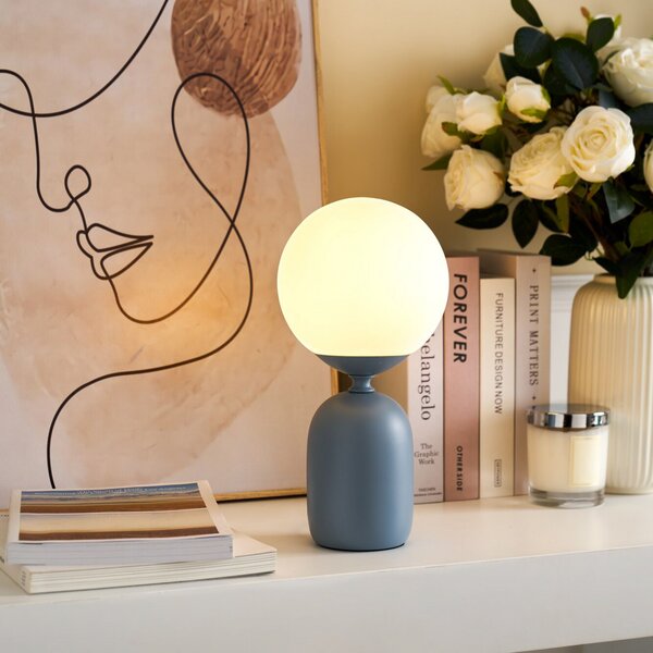 Pauleen Glowing Charm Lampă de masă, picior din ceramică albastru, Albastru, Camera de zi / sufragerie, Ceramică, Viața tânără, glob