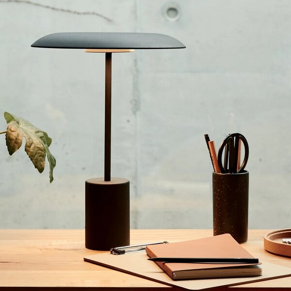 Beacon Lighting Lampă de masă LED Smith, negru, metal, port USB, reglabil, Negru, Camera de zi / sufragerie, Metal, Modern, Birou de masă