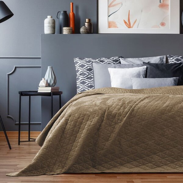 Cuvertură maro deschis matlasată din catifea 170x210 cm Laila – AmeliaHome