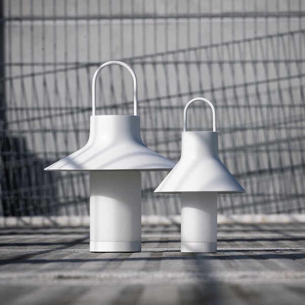 LOOM DESIGN Lampă de masă cu LED și baterie Shadow Small, albă, IP65, reglabil, Alb, Camera de zi / sufragerie, Aluminiu, Modern