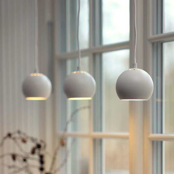 FRANDSEN Lampă suspendată Ball, alb mat, Ø 12 cm, reglabil, Alb, Camera de zi / sufragerie, Metal, Design
