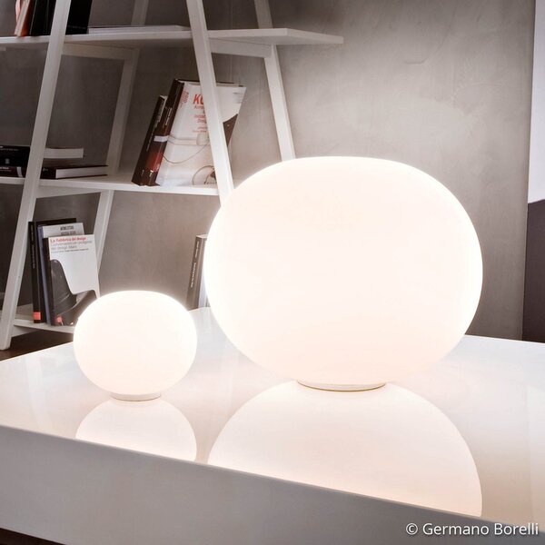 FLOS Glo-Ball - lampă de masă sferică 45 cm, reglabil, Alb, Camera de zi / sufragerie, Sticlă, Design, glob