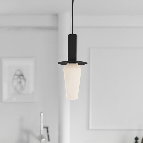DESIGN BY US Lampă suspendată Harakiri, negru/opal, reglabil, Negru, Camera de zi / sufragerie, Aluminiu, Design