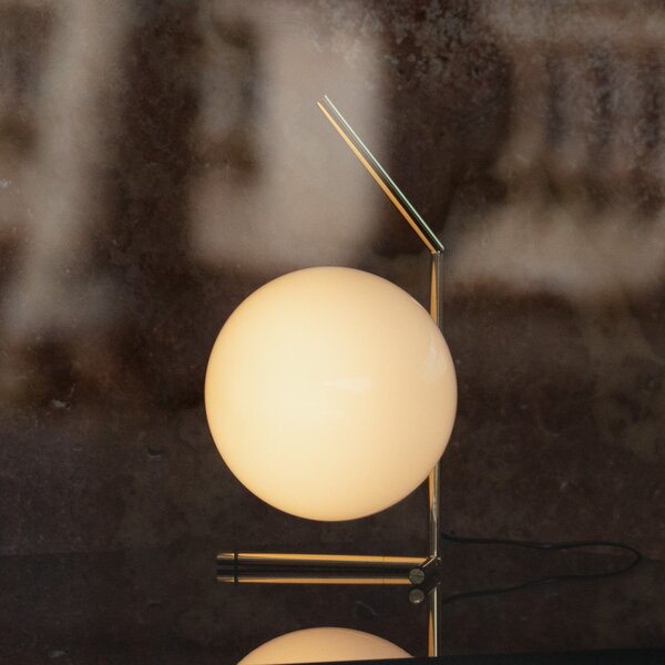 FLOS Lampă de masă IC T1 Low 10th Anniversary, placată cu aur, dim., reglabil, Auriu / Alamă, Camera de zi / sufragerie, Metal, Design