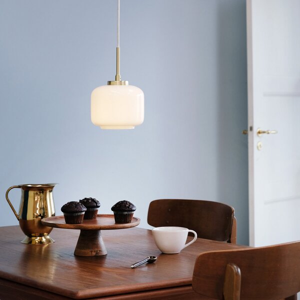 Dyberg Larsen Lampă suspendată Arp, alamă, sticlă, Ø 15 cm, reglabil, Auriu / Alamă, Camera de zi / sufragerie, Sticlă, Design