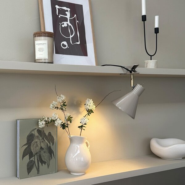 Dyberg Larsen Lampa cu clemă Sleep, maro, Ø 15 cm, oțel, Gri, Camera de zi / sufragerie, Metal, Design