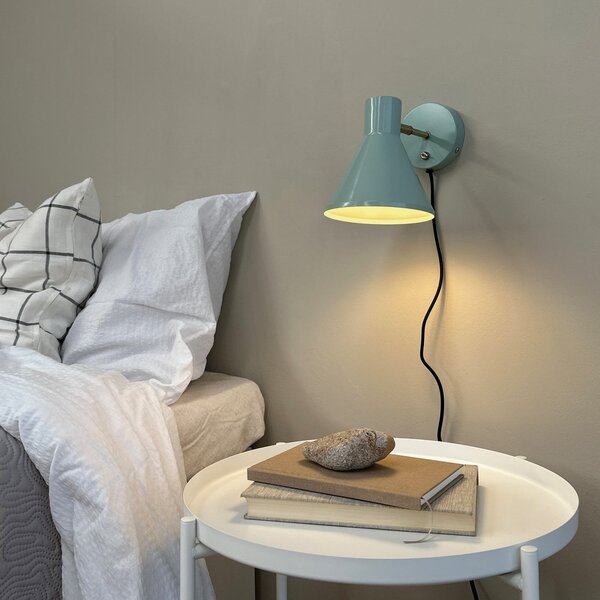 Dyberg Larsen aplică de perete Sleep, verde mentă, Ø 15 cm, oțel, Verde, Camera de zi / sufragerie, Metal, Design