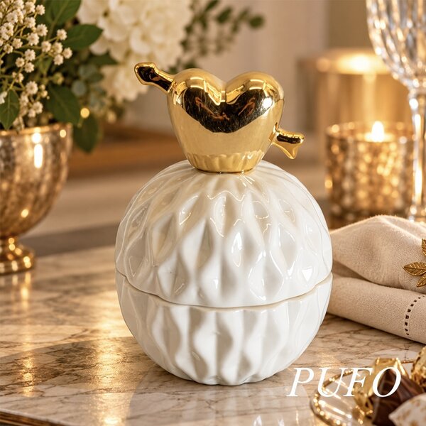 Bomboniera decorativa Pufo Love din ceramica cu capac, cutie pentru bijuterii, bomboane si accesorii, design elegant, 10.5 cm