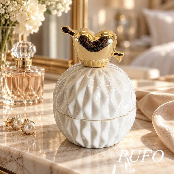 Bomboniera decorativa Pufo Love din ceramica cu capac, cutie pentru bijuterii, bomboane si accesorii, design elegant, 10.5 cm