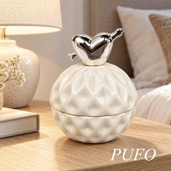 Bomboniera decorativa Pufo Love din ceramica cu capac, cutie pentru bijuterii, bomboane si accesorii, design elegant, 10.5 cm