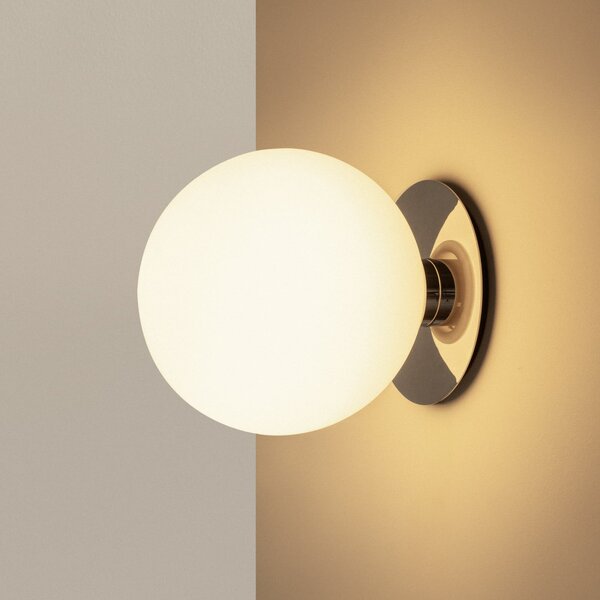 Audo Copenhagen TR Bulb Aplica de perete, metal, sticlă, alb, Ø 20 cm, reglabil, Alb, Camera de zi / sufragerie, Design, Perete rotund