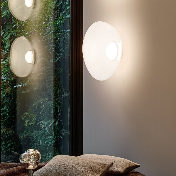 Tom Dixon Aplică LED Melt, Ø 50 cm, opal/auriu, reglabil, Auriu / Alamă, Camera de zi / sufragerie, Plastic, Design