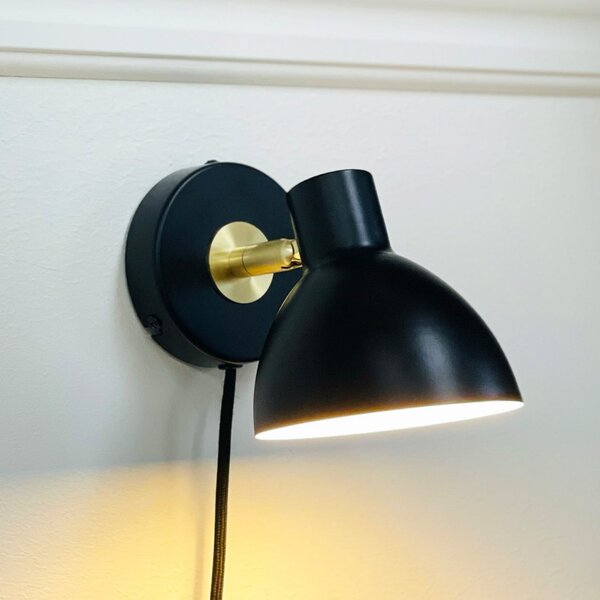 Dyberg Larsen Aplică de perete Lilje, negru, Ø 16 cm, metal, Negru, Camera de zi / sufragerie, Metal, Design