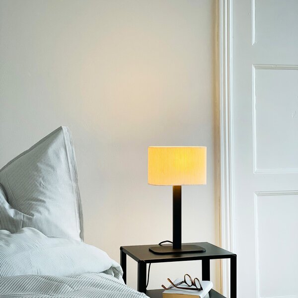Lampă de masă Dyberg Larsen, Calix, Alb, Camera de zi, Țesătură / Textil, Design
