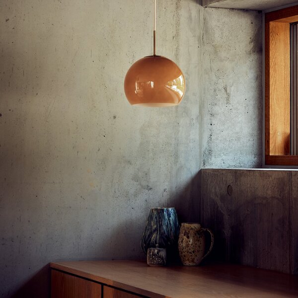 FRANDSEN Lampă suspendată Ball Glass, cappucino, Ø 25 cm, reglabil, Maro / Rugină, Camera de zi / sufragerie, Sticlă, Design