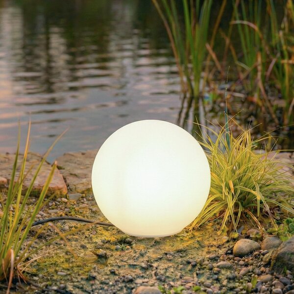Lindby Lampa cu bilă Valyra, Ø 30 cm, IP54, țăruș pentru fixare în pământ, Alb, Plastic, Modern