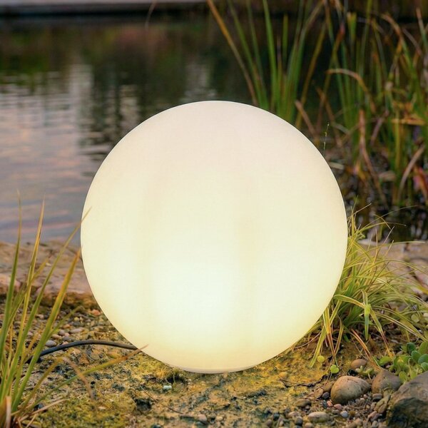 Lindby Lampa cu bilă Valyra, Ø 50 cm, IP54, Țepușă pentru fixare în pământ, Alb, Plastic, Modern