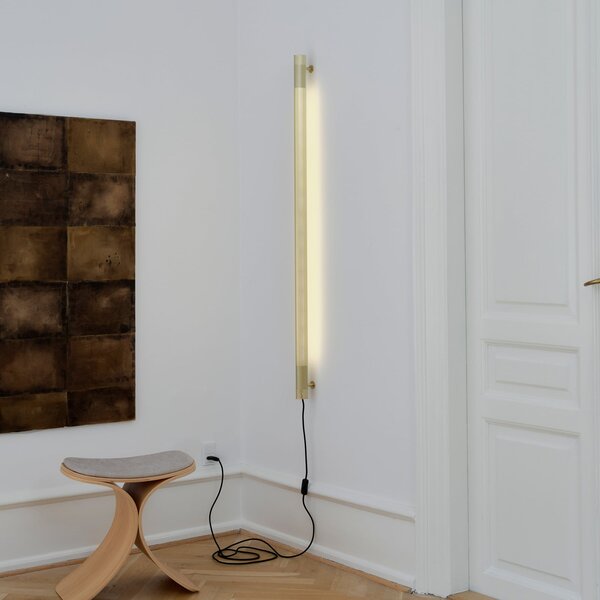 GEJST aplică de perete Radent culoare alamă, înălțime 135 cm, G13 LED, Auriu / Alamă, Camera de zi / sufragerie, Metal