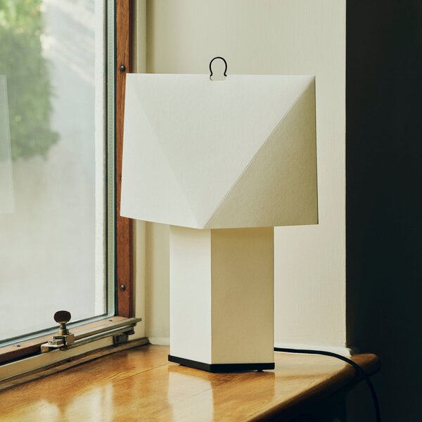 HAY Lampa de masă Aplat, înălțime 66 cm, albă, hârtie mătase, E27, Alb, Camera de zi / sufragerie, Hârtie / Carton, Modern