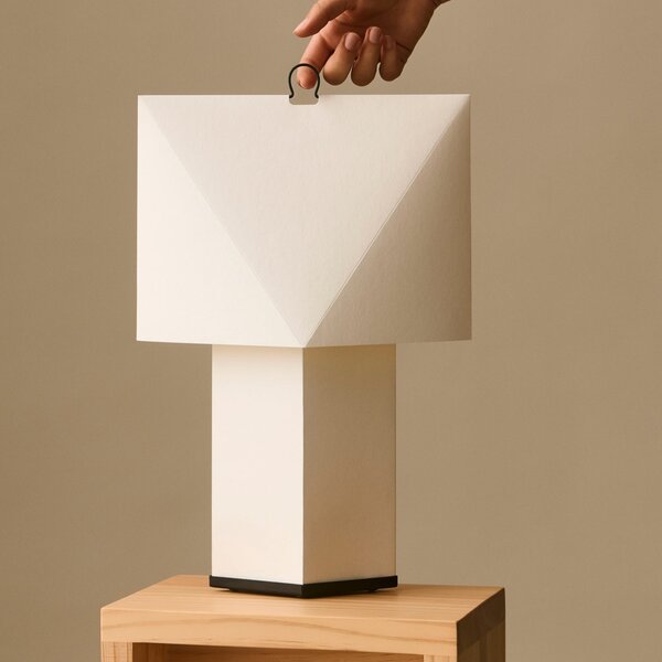 HAY Lampa de masă Aplat, înălțime 66 cm, albă, hârtie mătase, E27, Alb, Camera de zi / sufragerie, Hârtie / Carton, Modern