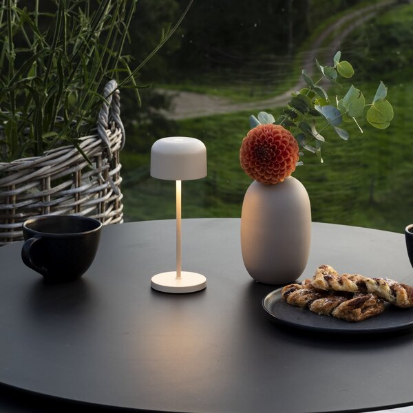Konstsmide Lampa de masă cu LED și baterie Lille, înălțime 20 cm, culoare nisip, IP54, USB, reglabil, Bej, Camera de zi / sufragerie, Aluminiu, Modern