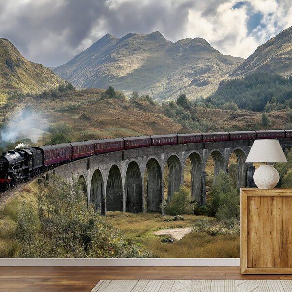Tapet tren pe viaduct montan