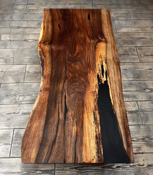 Măsuță cafea unicat nuc cu inserție de rășină neagră - 114x65 cm