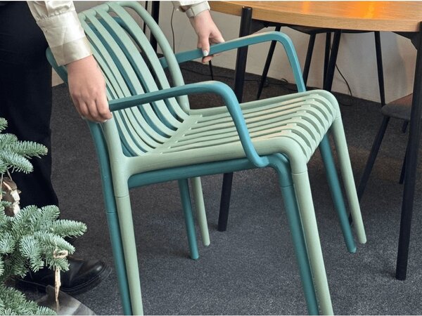 Reducere Scaun din plastic TREGO cu brate, albastru calitatea II