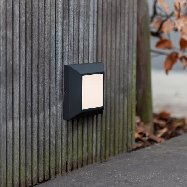 LUTEC Aplică LED de exterior Helena, frontal 10 cm negru, Negru, Metal, Modern