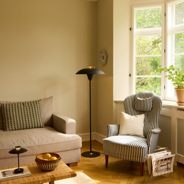 Lampadar Halo Design, STEPP, Negru, Camera de zi, Metal, Scandinavă