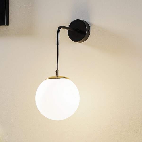 EMIBIG LIGHTING Aplică de perete Ognis K1 cu abajur sferic, negru/auriu, reglabil, Negru, Camera de zi / sufragerie, Metal, Modern, glob