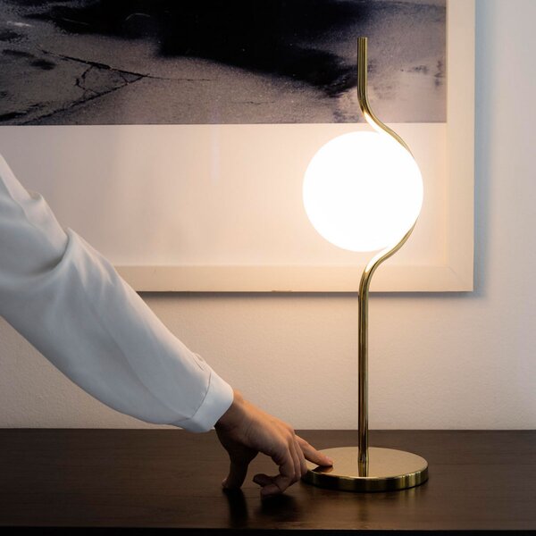 FARO BARCELONA Lampă de masă LED Le Vita cu sticlă opal, Auriu / Alamă, Camera de zi / sufragerie, Metal, Design
