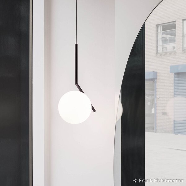 FLOS IC S2 Lampă suspendată de designer, negru Ø 30 cm, reglabil, Negru, Camera de zi / sufragerie, Sticlă, Design, glob
