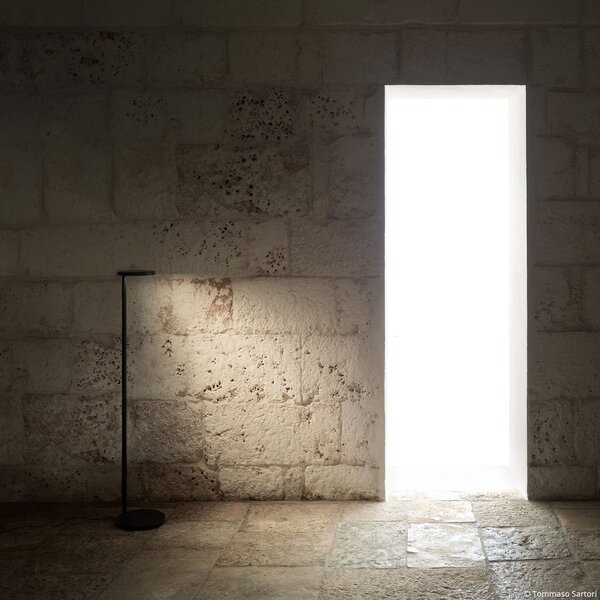 Flos Architectural FLOS Oblique Floor lampă podea LED 927 USB antraci, reglabil, Negru, Camera de zi / sufragerie, Metal, Proiector suspendat