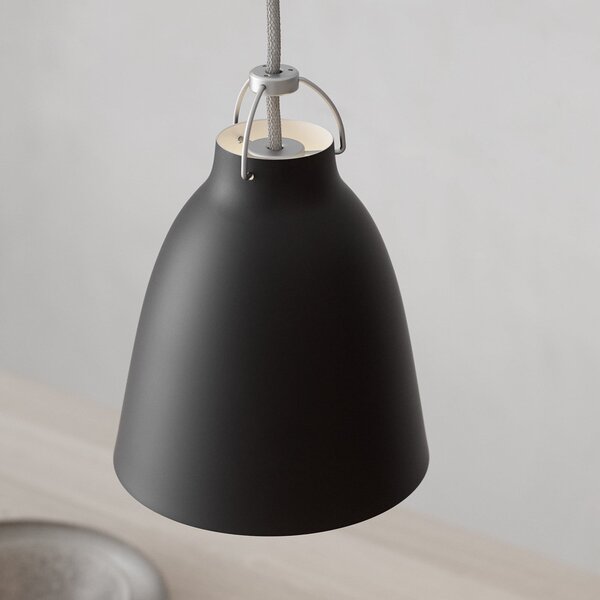 FRITZ HANSEN Caravaggio P1 negru mat, reglabil, Negru, Camera de zi / sufragerie, Metal, Design