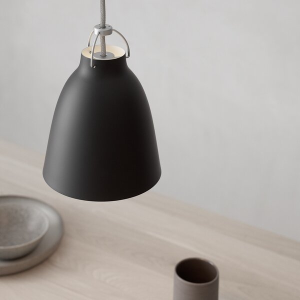 FRITZ HANSEN Caravaggio P1 negru mat, reglabil, Negru, Camera de zi / sufragerie, Metal, Design