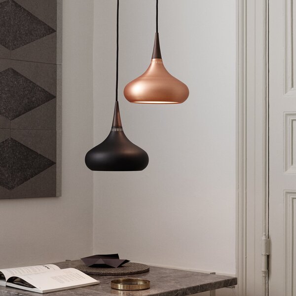 FRITZ HANSEN Orient P1 Pendul negru/roz Ø 22,5, reglabil, Negru, Camera de zi / sufragerie, Metal, Design