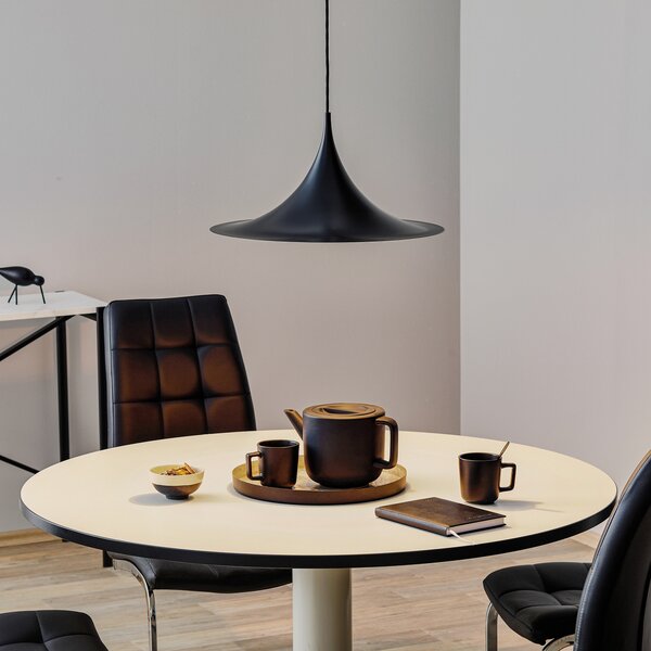 GUBI Lampă suspendată Gubi Semi, Ø 47 cm, negru, reglabil, Negru, Camera de zi / sufragerie, Metal, Design