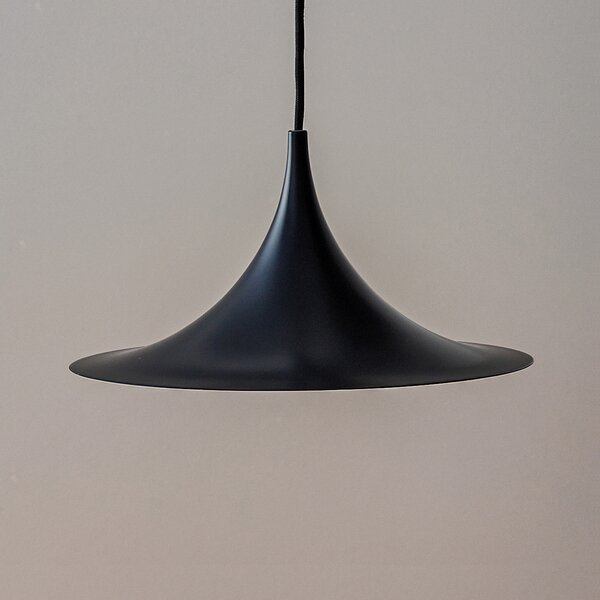 GUBI Lampă suspendată Gubi Semi, Ø 30 cm, negru, reglabil, Negru, Camera de zi / sufragerie, Metal, Design