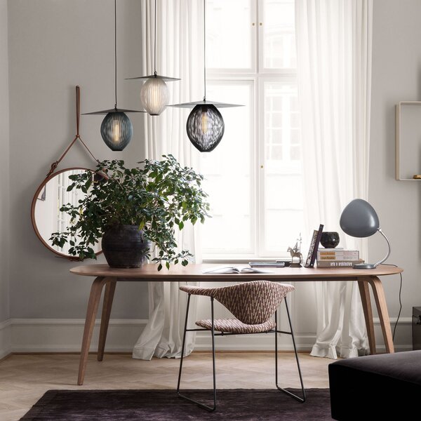 GUBI Satellite Suspensie cu lumină Ø 22 cm alb crem, Bej, Camera de zi / sufragerie, Metal, Design