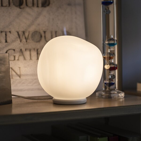 Foscarini Lampa de masă Hoba Piccola, Ø 13 cm, pornită/oprită, sticlă, Alb, Camera de zi / sufragerie, Sticlă, Design