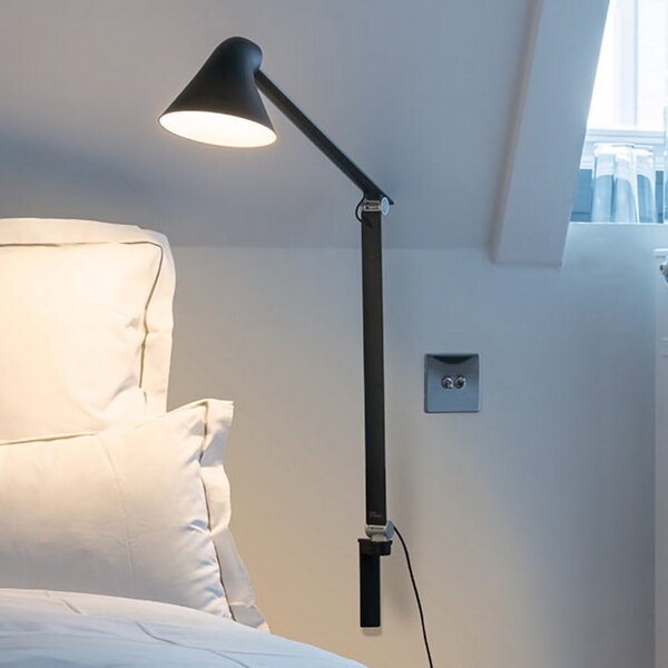 Louis Poulsen NJP aplică per LED, braț lung, negru, Negru, Camera de zi / sufragerie, Metal, Design