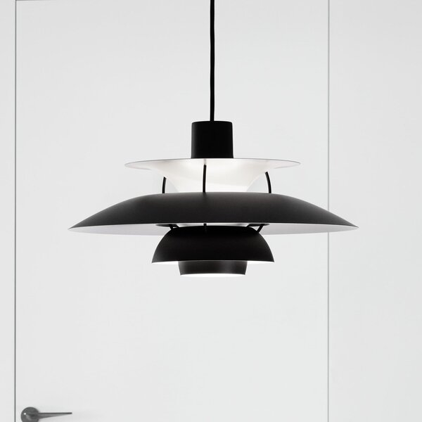 Louis Poulsen Lampă suspendată PH 5 500, monocromă, neagră, Ø 50 cm, reglabil, Negru, Camera de zi / sufragerie, Metal, Design