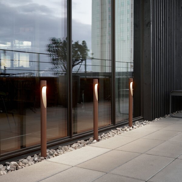 Louis Poulsen bornă luminoasă Flindt, 930, corten 70 cm bază 24 V, Maro / Rugină, Aluminiu, Design