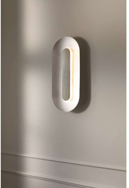 Nuura Aps Aplică LED Sasi, înălțime 65 cm, culoare argintiu, metal, reglabil, Metalic, Camera de zi / sufragerie, Metal, Scandinavă