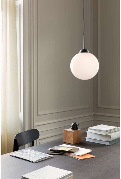 Nuura Aps Lampa suspendată Apiales 1 Large, Ø 20 cm, negru/opal, reglabil, Negru, Camera de zi / sufragerie, Sticlă, Design